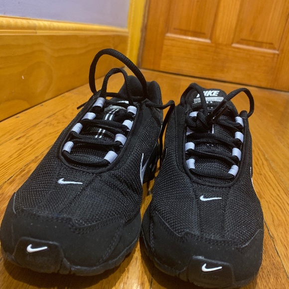 black and silver nike shoes